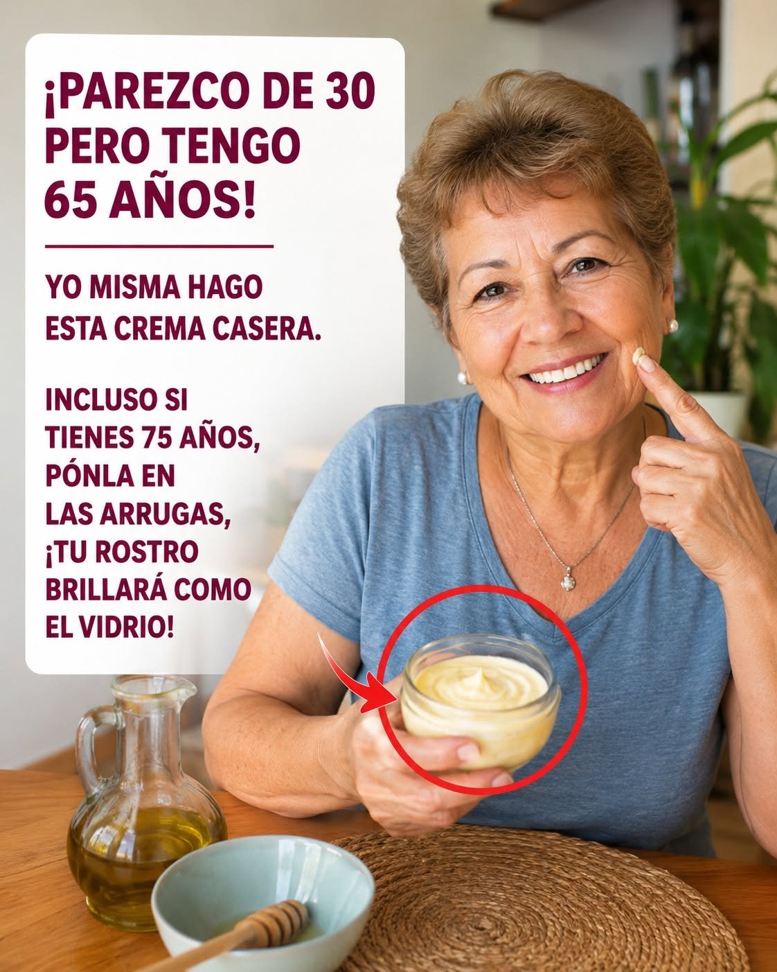 mujer mayor sosteniendo crema casera