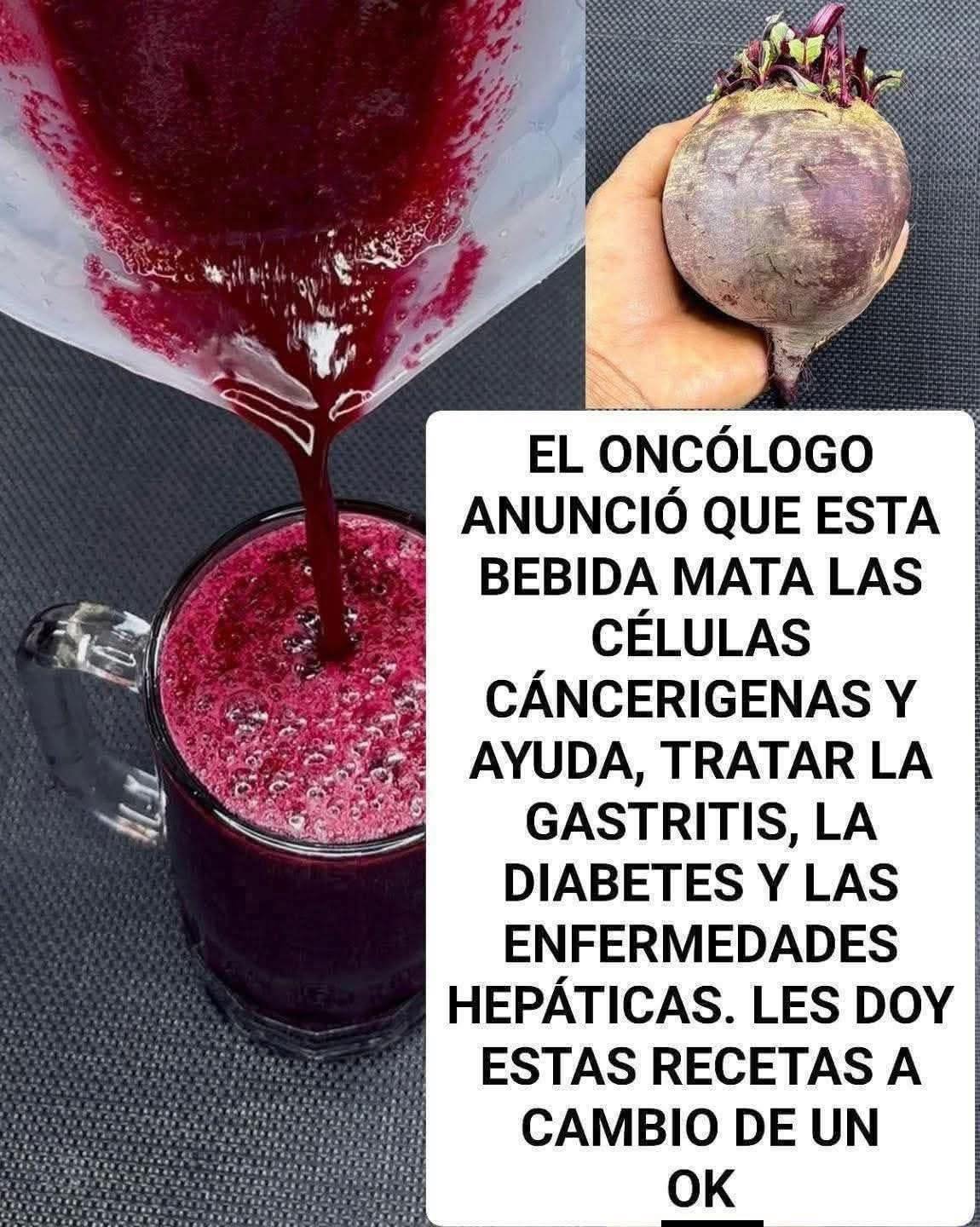 Jugo de remolacha servido en un vaso con una remolacha en la mano